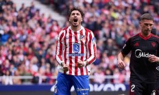 九游体育直播-马竞迎战塞维利亚：城市德比的激烈战局