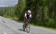 九游体育平台-伊拉克式铁血防守压制勒沃库森，穆勒逆境展巨星价值定乾坤