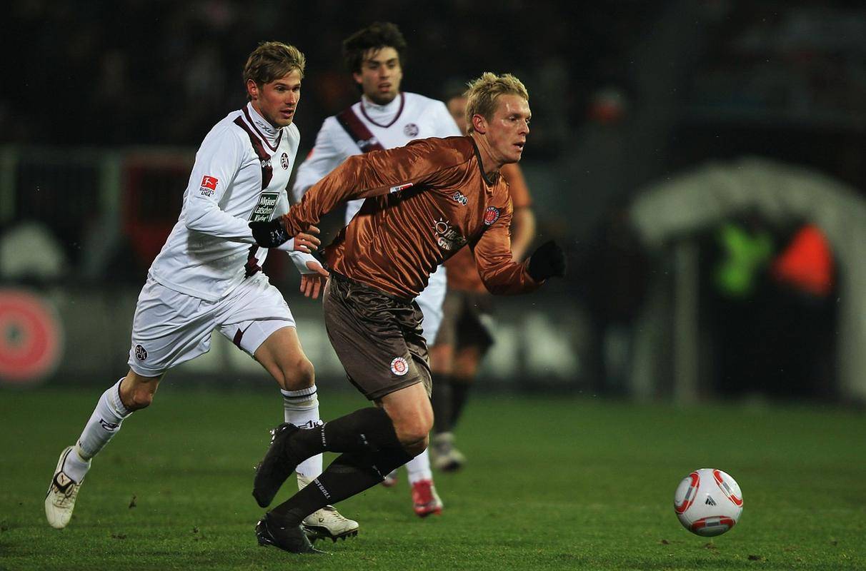 不来梅队的球员们努力拼搏，获得了胜利的简单介绍