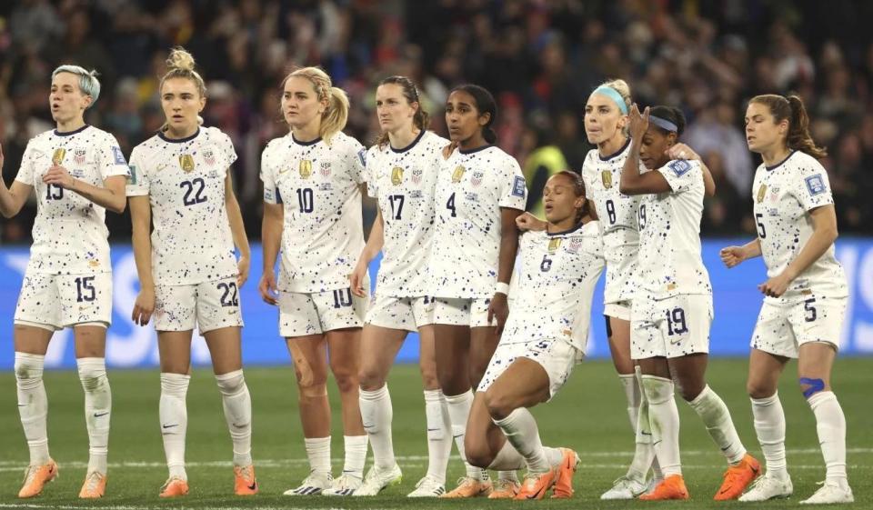 关于德国女足俱乐部联赛，卫冕冠军延续领先优势的信息