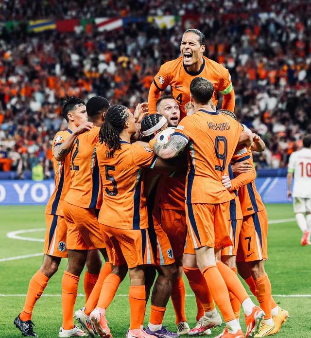 荷兰队正面临重要考验，争取晋级欧洲杯四强的简单介绍