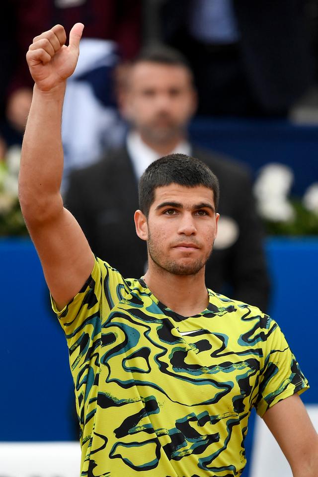 包含西班牙网球队横扫德国网球队，阿尔卡拉斯惊艳世界的词条