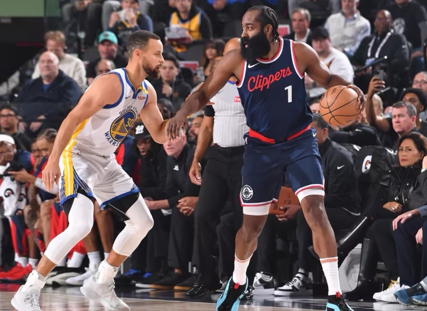 包含勇士队抢断频频得手，有效阻止对手进攻的词条