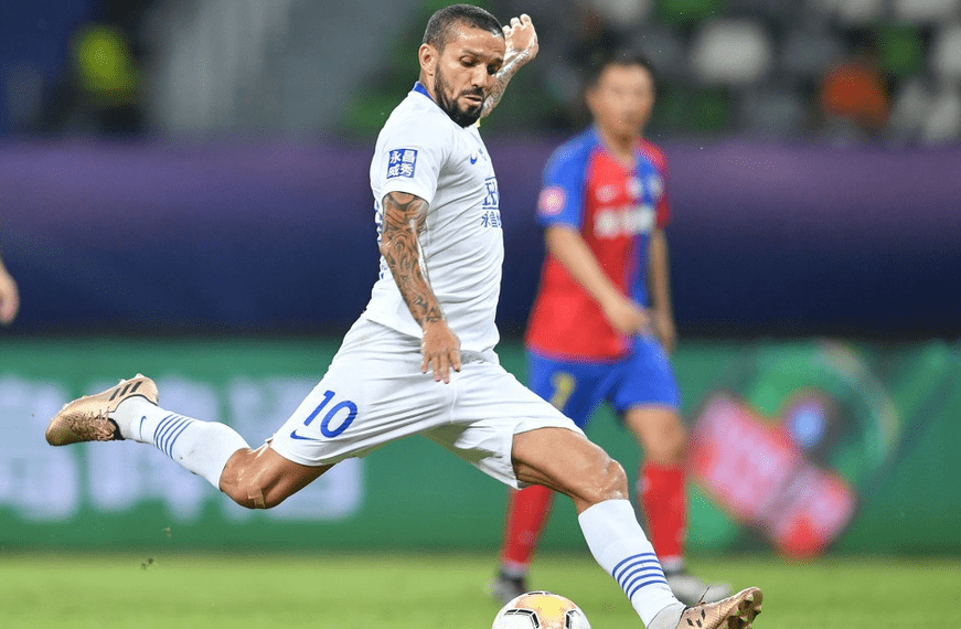 包含布雷斯特主场遭遇失败，保级形势严峻的词条