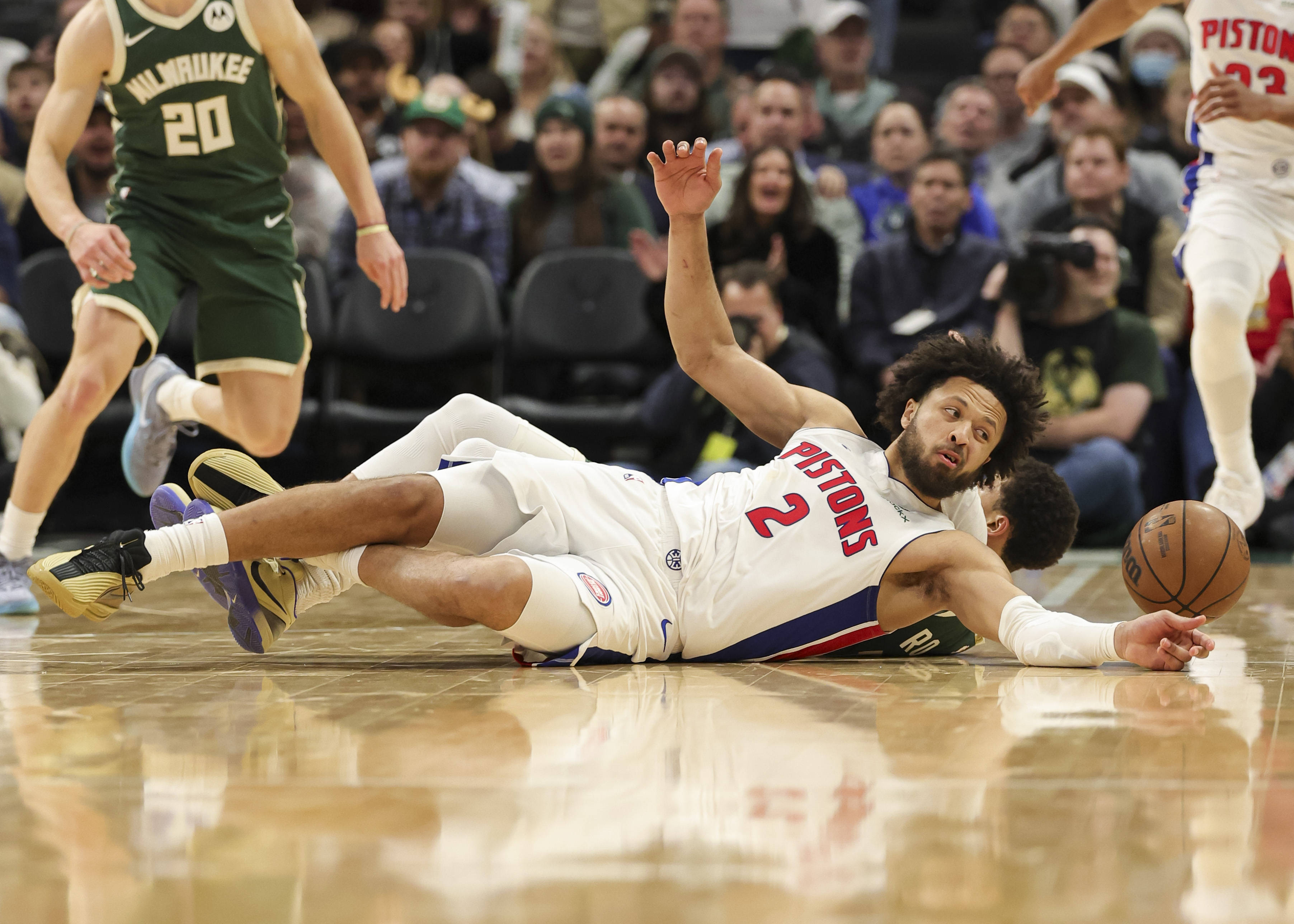 包含辽宁队鏖战雄鹿,德罗赞点燃赛场的词条 包含辽宁队鏖战雄鹿,德罗赞点燃赛场的词条