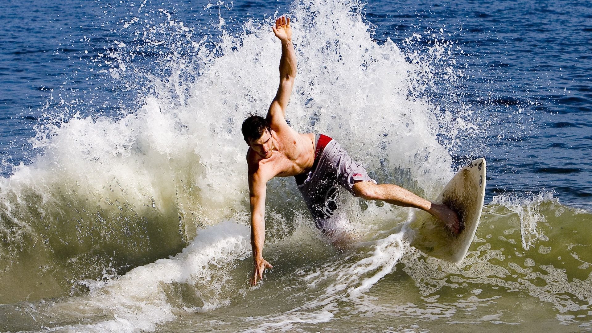 欧冠淘汰赛焦点战，浙江队力克上海队，创造历史性胜利