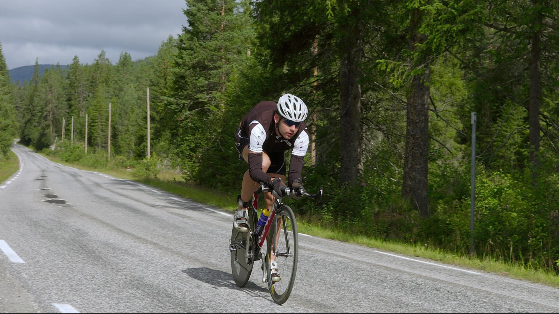伊拉克式铁血防守压制勒沃库森,穆勒逆境展巨星价值定乾坤